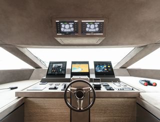 Monte Carlo Yachts MCY 96, Helm Station