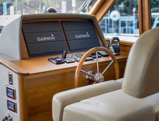 Grand Banks Eastbay 44, Helm Station