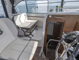 Beneteau Yachts Antares 11 Fly Gen 2, Helm Station