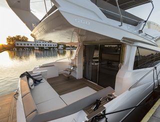 Galeon 550 Fly, Deck Area