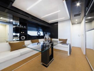 Riva 76&#039; Bahamas, Interior