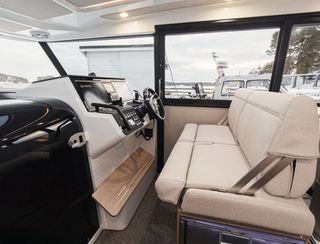 Quarken 35 Cabin Tourer, Helm Station