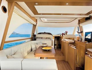 Mochi Craft Dolphin 54 Fly, Interior