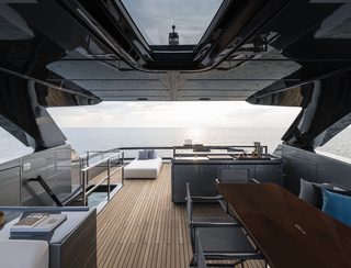 Riva 82&#039; Diva, Fly Deck/Sportdeck