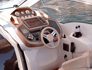 Sessa Marine C35 Gen 1, Helm Station