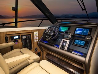 Riviera 445 SUV, Helm Station