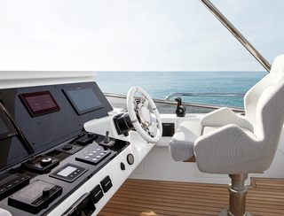 Azimut 66 Mk2, Helm Station