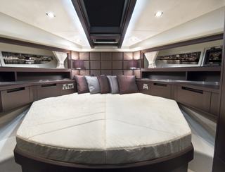 Galeon 430 HTC, Accommodation