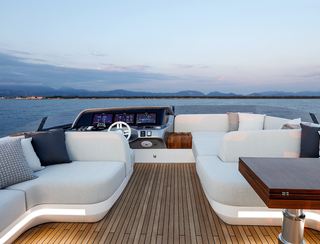 Azimut S10, Fly Deck/Sportdeck