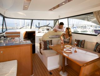 Beneteau Antares 36, Interior