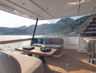 Azimut Magellano 60, Deck Area