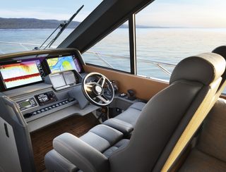 Maritimo X50, Helm Station