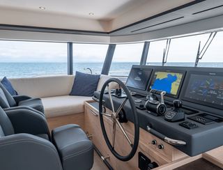 Beneteau Grand Trawler 62, Helm Station