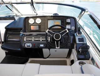 Formula 40 Performance Cruiser, Helm Station