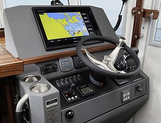 Sargo 31 Explorer, Helm Station