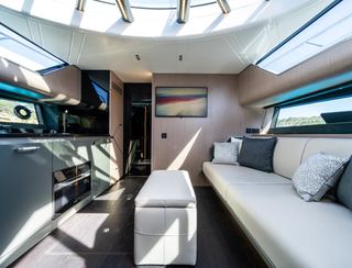 Sunseeker Superhawk 55, Interior