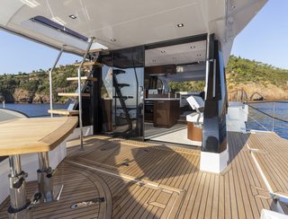 Galeon 500 Fly, Deck Area