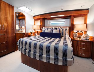 Hatteras GT70, Accommodation