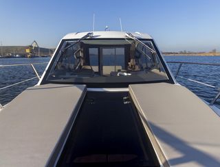 Galeon 310 HTC, Deck Area