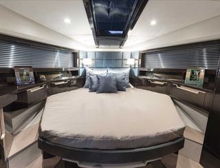 Galeon 430 Skydeck, Accommodation