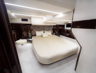 Galeon 410 HTC, Accommodation