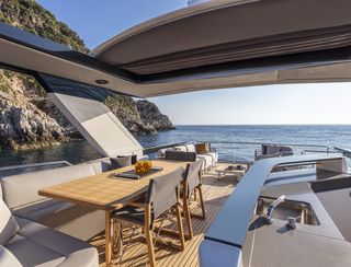 Absolute Navetta 64, Fly Deck/Sportdeck