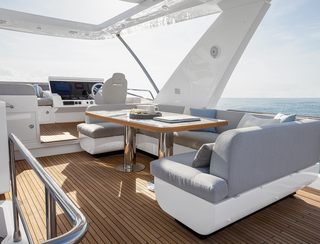 Azimut 66 Mk2, Fly Deck/Sportdeck