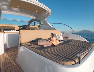 Azimut Atlantis 43, Deck Area