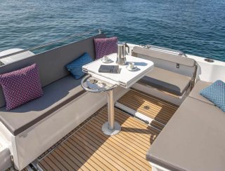 Beneteau Yachts Antares 8 , Deck Area