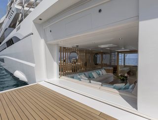 Mangusta Oceano 50, Beach Club