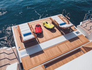 Benetti Fast 125, Beach Club