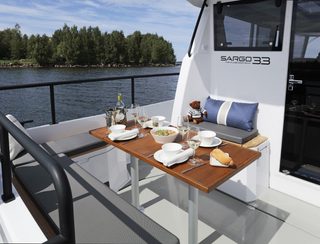 Sargo 33, Deck Area