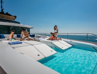 Mangusta Oceano 43, Deck Area