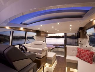 Cruisers 42 Cantius, Interior