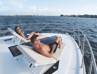 Cruisers 54 Cantius, Deck Area