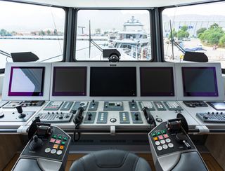 Damen YS 5009, Helm Station