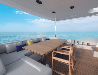 Azimut Grande 25 Metri, Deck Area