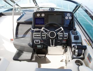 Formula 34 Performance Cruiser Gen 3, Helm Station