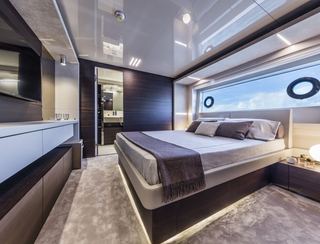 Custom Line Navetta 37, Accommodation