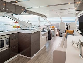 Cruisers 60 Fly, Interior