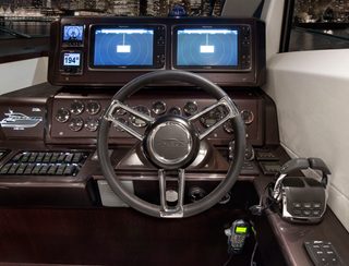 Galeon 430 HTC, Helm Station