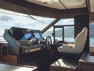 Azimut Magellano 66 Gen 2, Helm Station