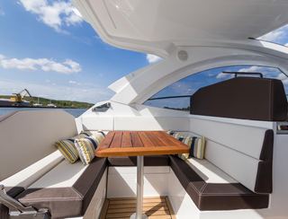 Galeon 335 HTS, Deck Area