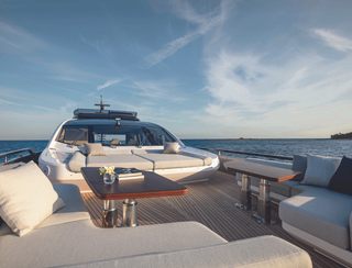 Azimut S10, Deck Area