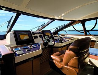 Azimut 58 Mk2, Helm Station