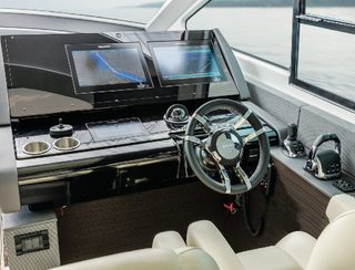 Cruisers 60 Cantius, Helm Station