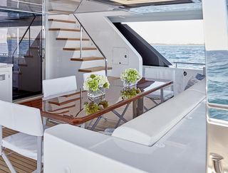 Ocean Alexander 28R Open , Deck Area