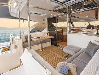 Riviera 465 SUV, Deck Area