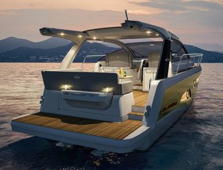 Sealine S390, Deck Area