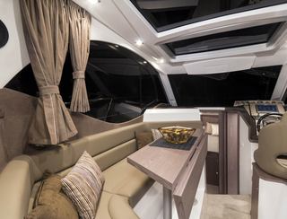 Galeon 310 HTC, Interior